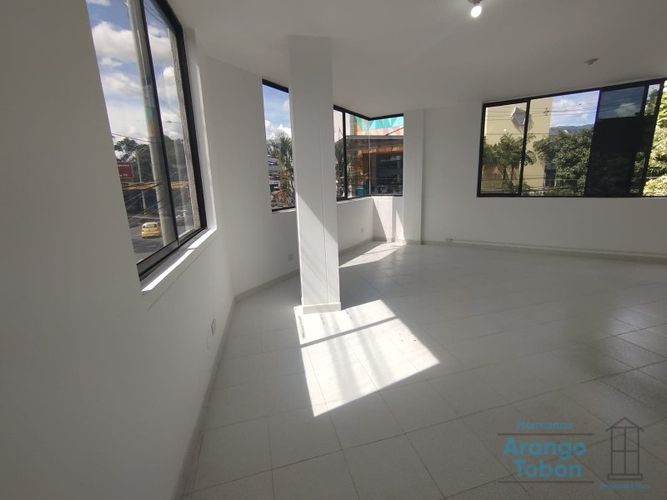 Oficina en arriendo en Conquistadores, Medellín, 36 m² · foto 4 de 6