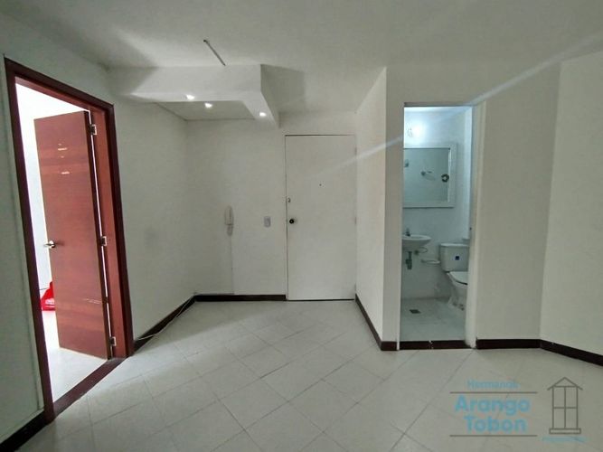 Oficina en arriendo en Conquistadores, Medellín, 27 m² · foto 4 de 6