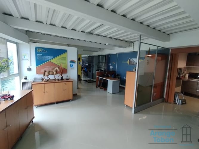 Oficina en arriendo en Las Lomitas, Sabaneta, 168 m² · foto 2 de 14