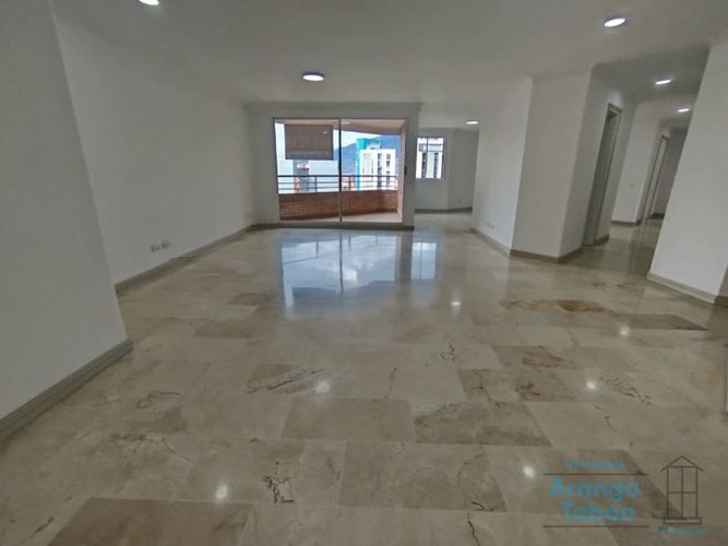Apartamento de 3 alcobas en arriendo en San Joaquín, Medellín, 182 m² · foto 2 de 24