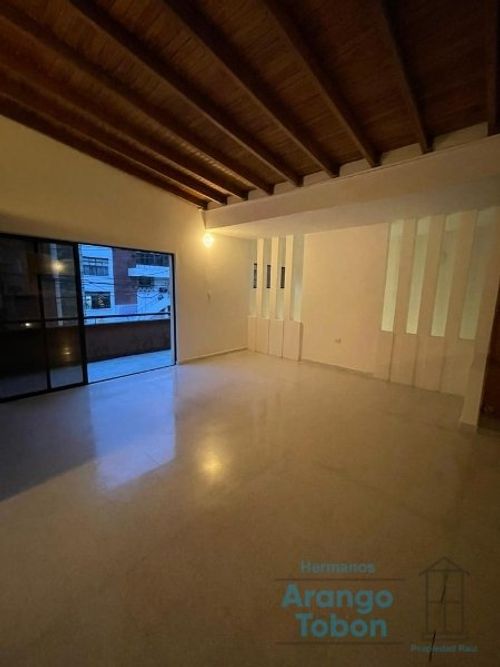 Casa de 5 alcobas en arriendo en Laureles, Medellín, 324 m² · foto 9 de 20