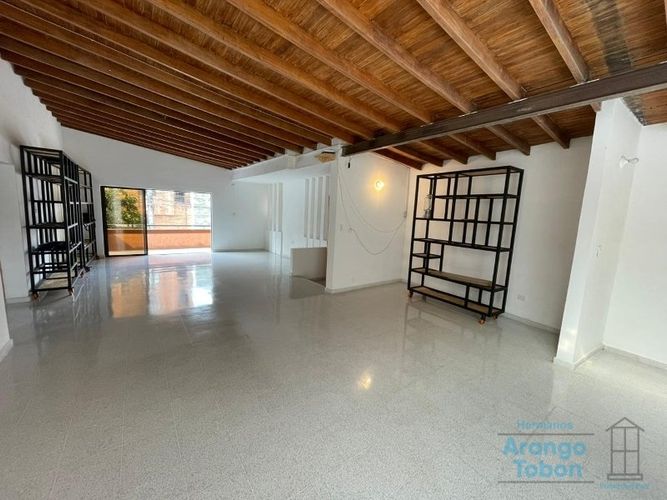 Casa de 5 alcobas en arriendo en Laureles, Medellín, 324 m² · foto 12 de 20