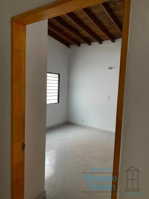 Casa de 5 alcobas en arriendo en Laureles, Medellín, 324 m² · foto 14 de 20