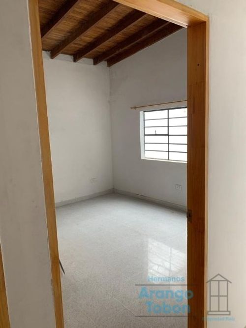 Casa de 5 alcobas en arriendo en Laureles, Medellín, 324 m² · foto 15 de 20