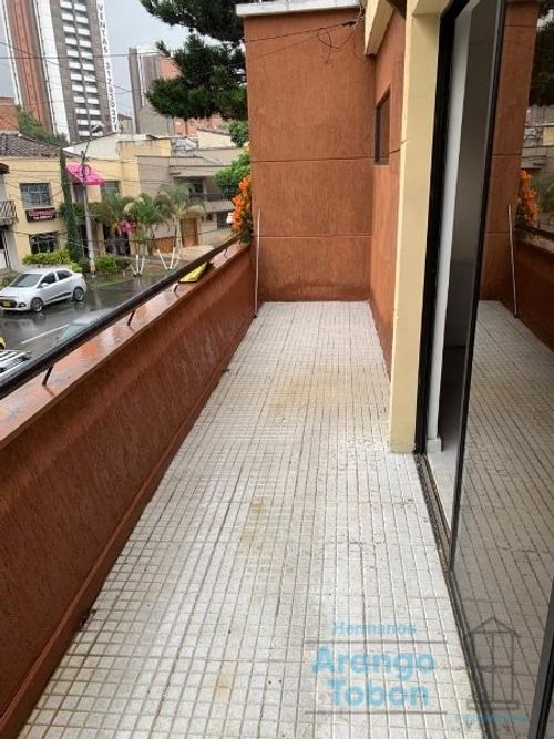 Casa de 5 alcobas en arriendo en Laureles, Medellín, 324 m² · foto 17 de 20
