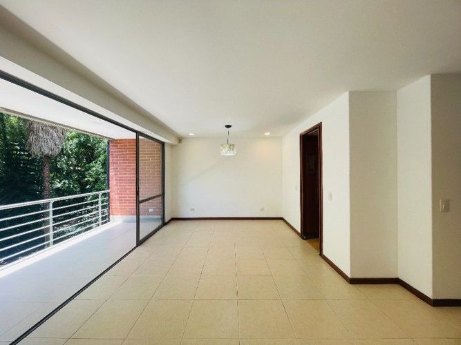 Casa de 3 alcobas en venta en San Lucas, Medellín, 210 m² · foto 5 de 24