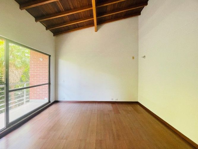 Casa de 3 alcobas en venta en San Lucas, Medellín, 210 m² · foto 9 de 24