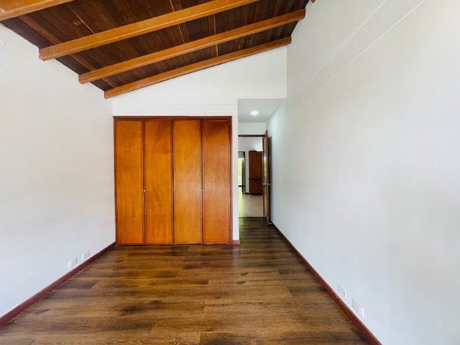 Casa de 3 alcobas en venta en San Lucas, Medellín, 210 m² · foto 13 de 24