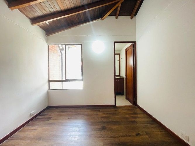 Casa de 3 alcobas en venta en San Lucas, Medellín, 210 m² · foto 14 de 24