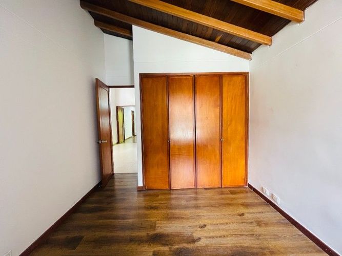 Casa de 3 alcobas en venta en San Lucas, Medellín, 210 m² · foto 15 de 24