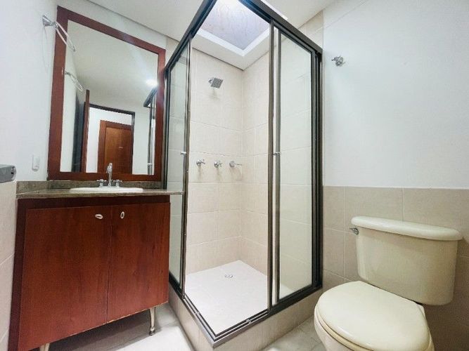 Casa de 3 alcobas en venta en San Lucas, Medellín, 210 m² · foto 21 de 24