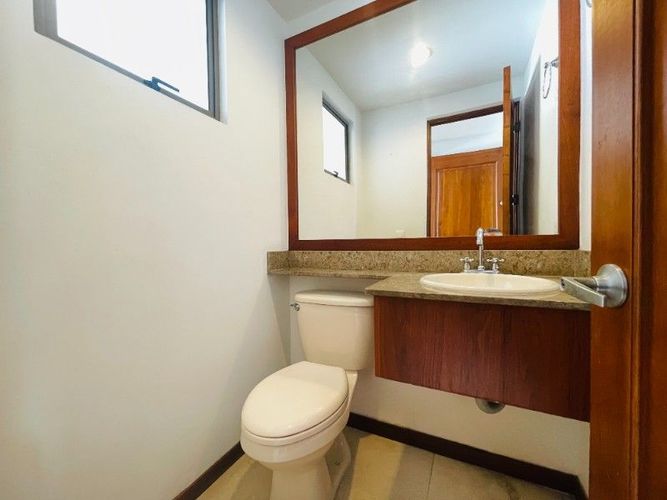 Casa de 3 alcobas en venta en San Lucas, Medellín, 210 m² · foto 23 de 24