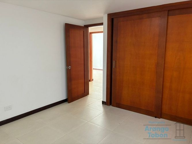 Apartamento de 3 alcobas en venta en Suramericana, Medellín, 142 m² · foto 3 de 13