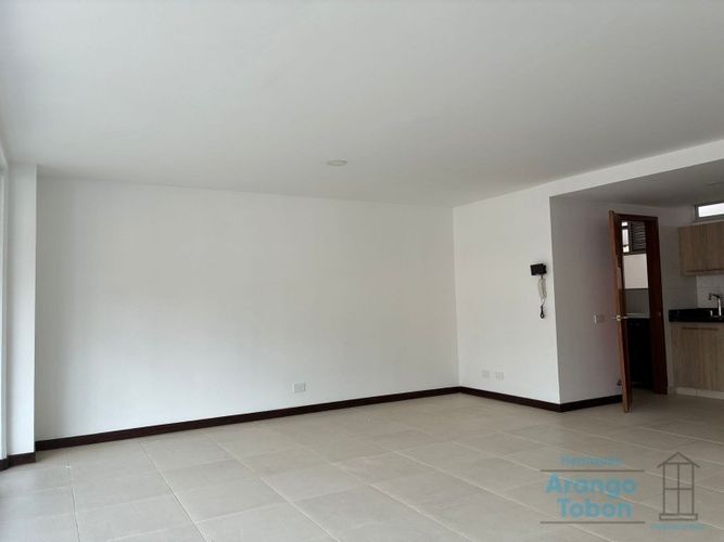 Apartamento de 3 alcobas en venta en Suramericana, Medellín, 142 m² · foto 4 de 13