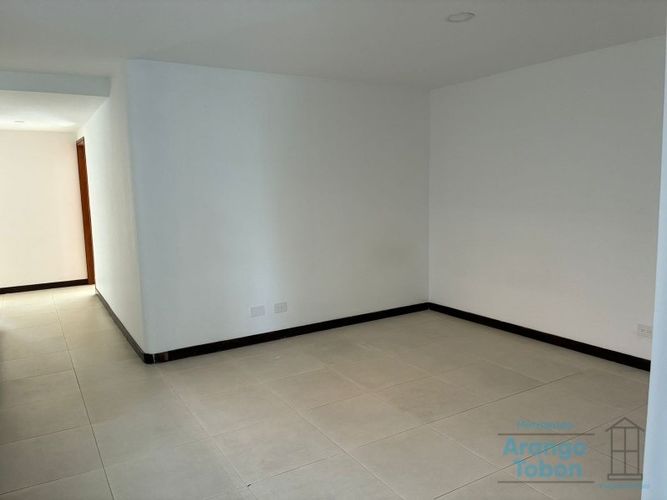 Apartamento de 3 alcobas en venta en Suramericana, Medellín, 142 m² · foto 10 de 13