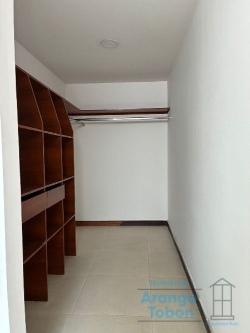 Apartamento de 3 alcobas en venta en Suramericana, Medellín, 142 m² · foto 11 de 13