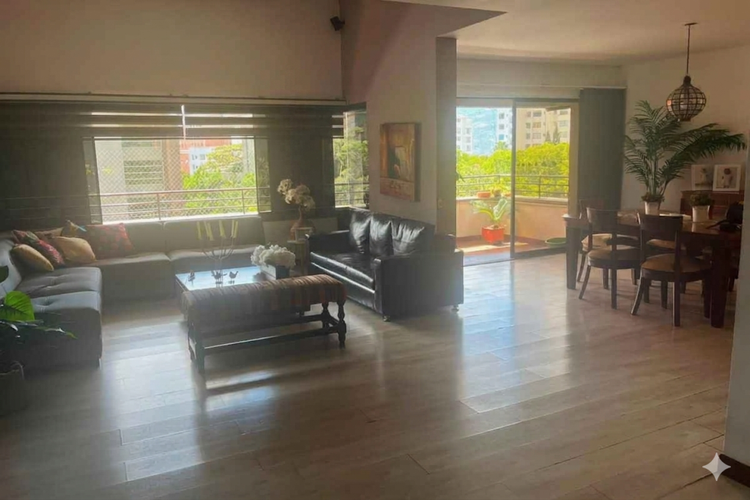 Apartamento de 4 alcobas en venta en La Florida, Medellín, 305 m² · foto 3 de 19
