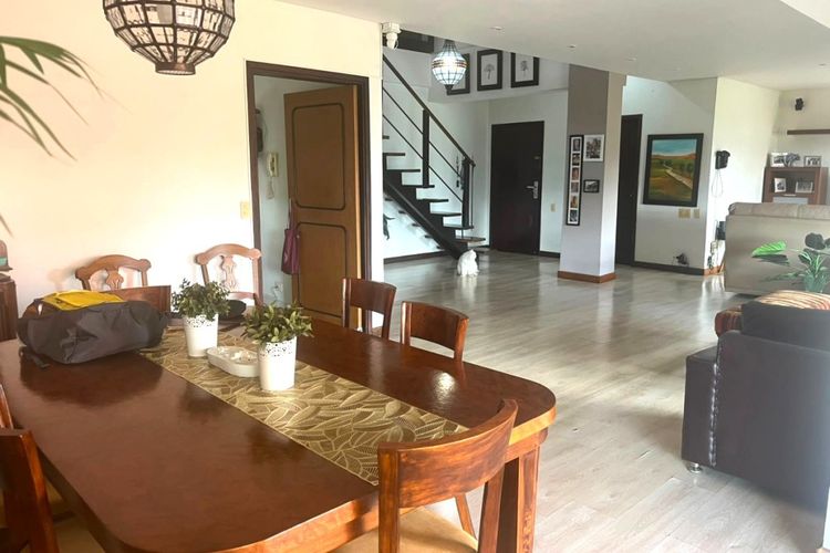 Apartamento de 4 alcobas en venta en La Florida, Medellín, 305 m² · foto 5 de 19