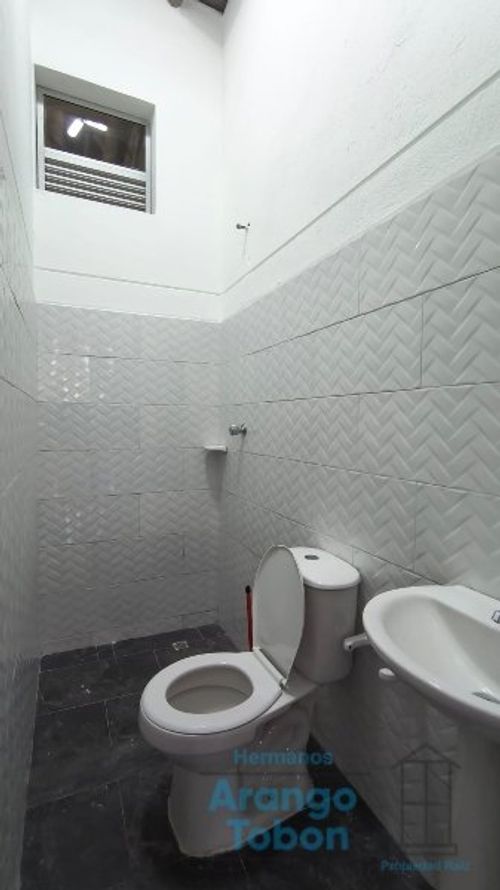 Bodega en arriendo en Belén San Bernardo, Medellín, 200 m² · foto 13 de 19