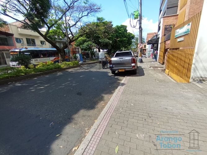 Bodega en arriendo en Belén San Bernardo, Medellín, 200 m² · foto 18 de 19