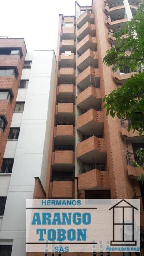 Apartaestudio en venta en U.D. Atanasio Girardot, Medellín, 53 m² · foto 1 de 10