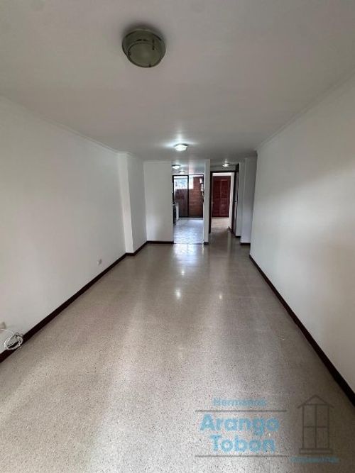 Apartaestudio en venta en U.D. Atanasio Girardot, Medellín, 53 m² · foto 3 de 10