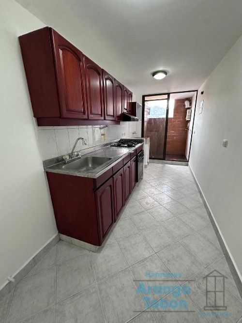 Apartaestudio en venta en U.D. Atanasio Girardot, Medellín, 53 m² · foto 4 de 10