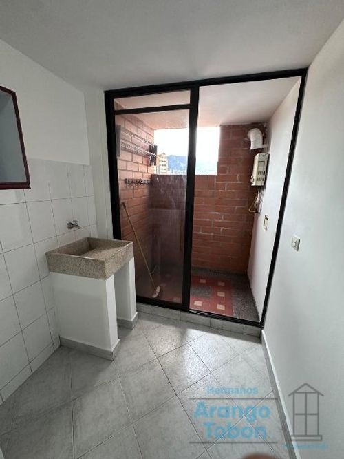 Apartaestudio en venta en U.D. Atanasio Girardot, Medellín, 53 m² · foto 5 de 10