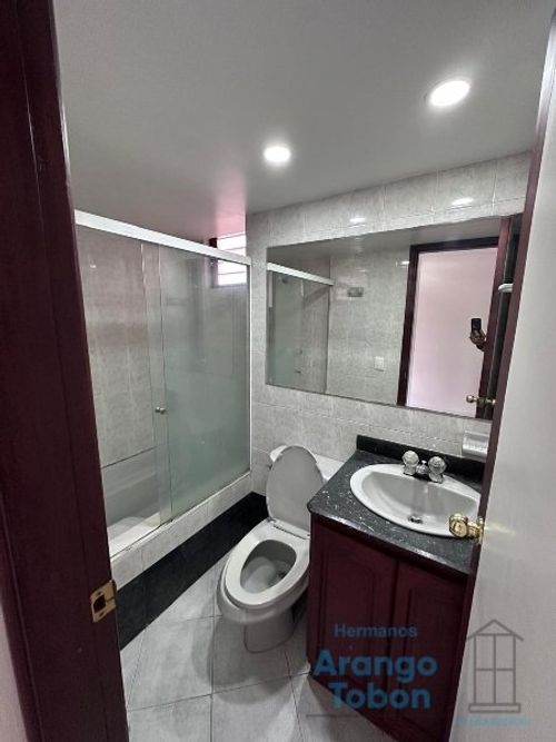 Apartaestudio en venta en U.D. Atanasio Girardot, Medellín, 53 m² · foto 6 de 10