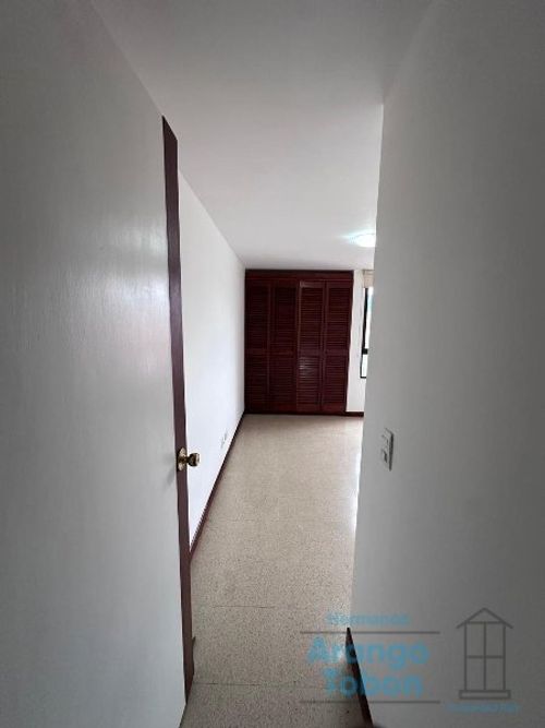 Apartaestudio en venta en U.D. Atanasio Girardot, Medellín, 53 m² · foto 8 de 10