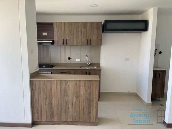 Apartamento de 2 alcobas en venta en Rionegro, 60 m² · foto 2 de 23