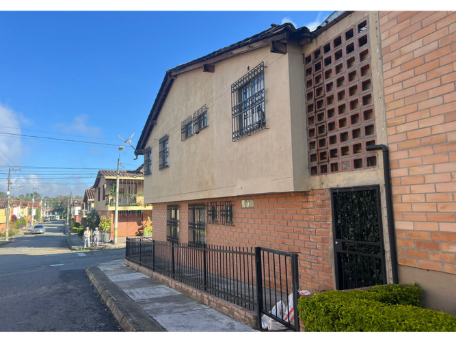 Casa de 7 alcobas en venta en San Antonio De Pereira, Rionegro, 300 m² · foto 2 de 24