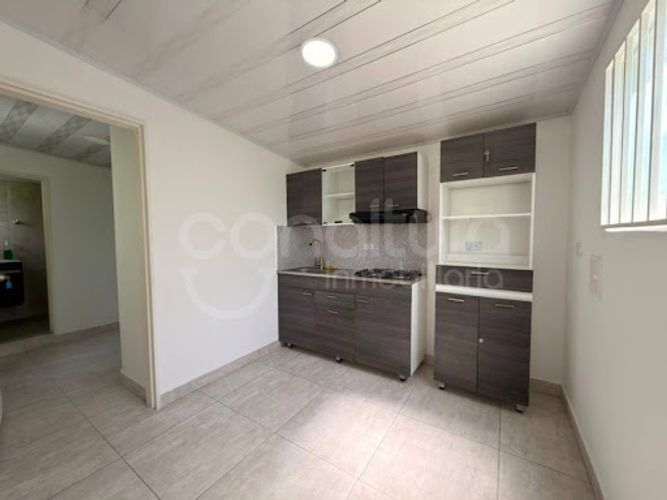 Casa de 10 alcobas en venta en Los Colores, Medellín, 213 m² · foto 2 de 24