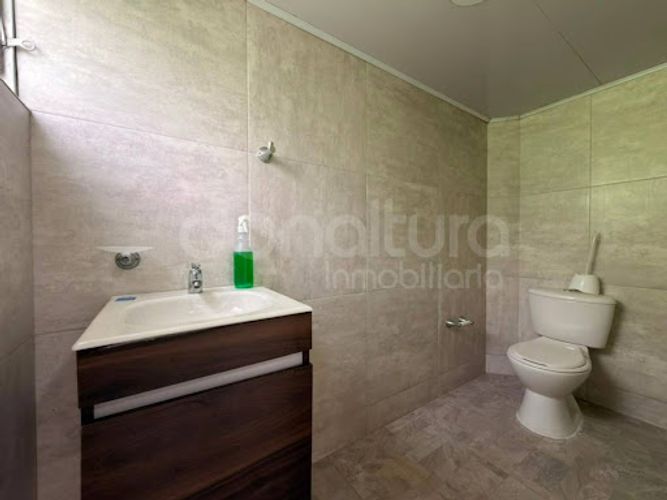 Casa de 10 alcobas en venta en Los Colores, Medellín, 213 m² · foto 17 de 24