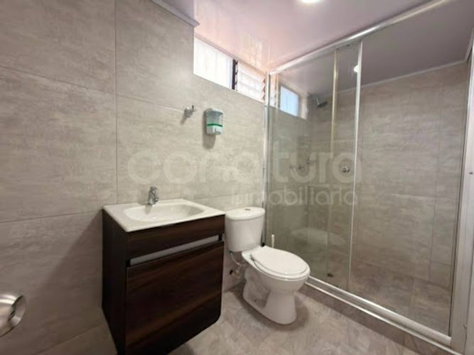 Casa de 10 alcobas en venta en Los Colores, Medellín, 213 m² · foto 18 de 24