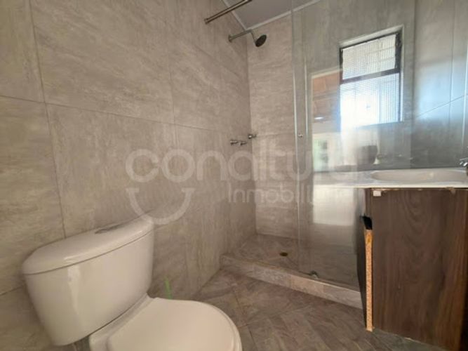 Casa de 10 alcobas en venta en Los Colores, Medellín, 213 m² · foto 19 de 24