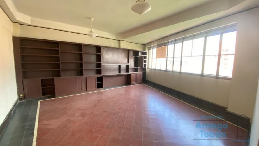 Local en venta en Media Luna, Medellín, 92 m² · foto 2 de 11