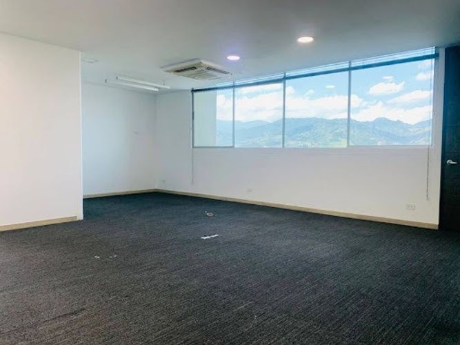 Oficina en arriendo en Los Balsos, Medellín, 95 m² · foto 7 de 11