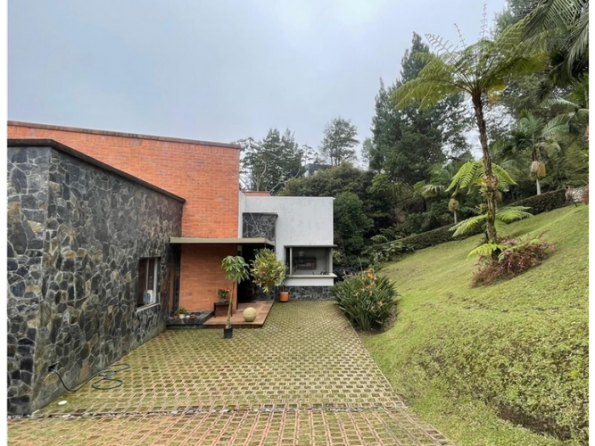 Casa de 4 alcobas en venta en Altos Del Poblado, Medellín, 600 m² · foto 2 de 24