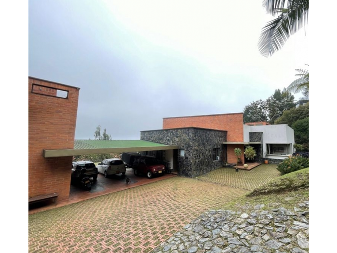 Casa de 4 alcobas en venta en Altos Del Poblado, Medellín, 600 m² · foto 3 de 24