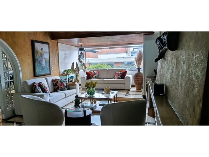 Apartamento de 4 alcobas en arriendo en Chico Norte, Bogotá, 220 m² · foto 2 de 18