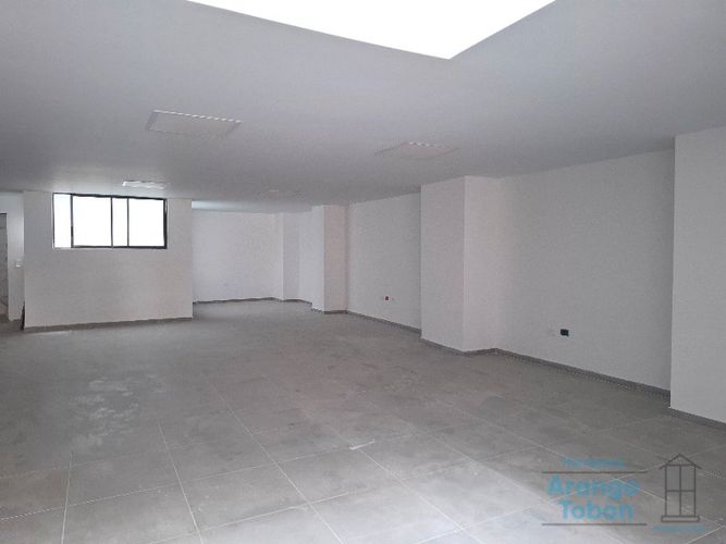 Local en arriendo en La America, Medellín, 152 m² · foto 2 de 6
