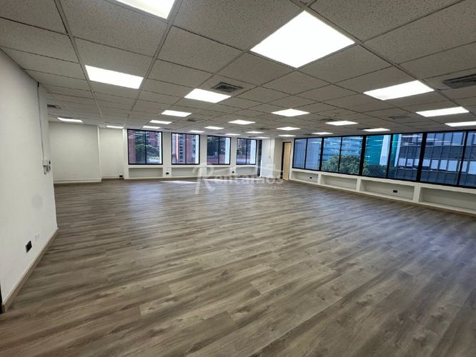 Oficina en arriendo en Patio Bonito, Medellín, 125 m² · foto 3 de 24