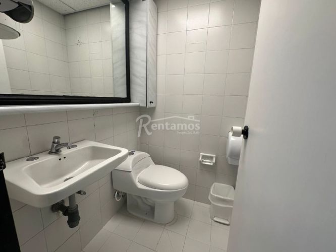 Oficina en arriendo en Patio Bonito, Medellín, 125 m² · foto 23 de 24