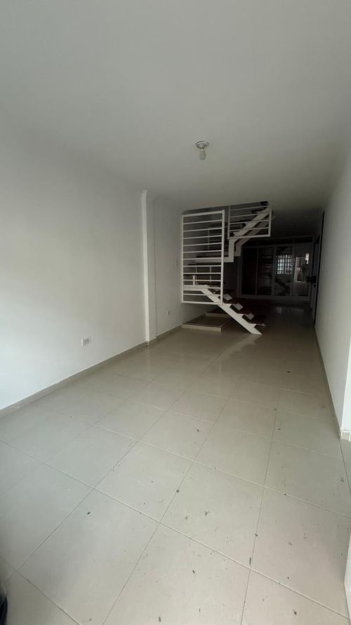 Casa de 3 alcobas en venta en Ciudad 2000, Cali, 180 m² · foto 2 de 24