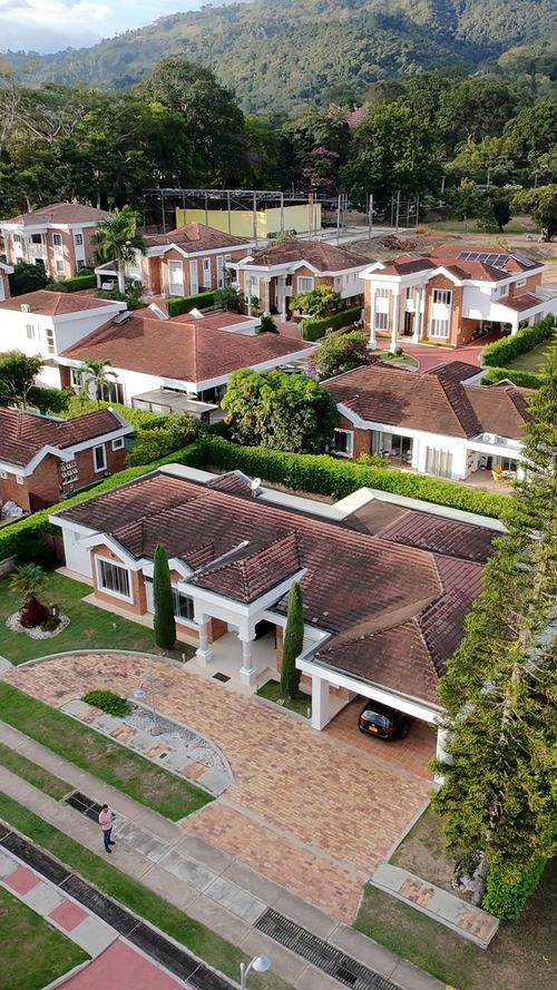 Casa de 4 alcobas en arriendo en Menzuly, Piedecuesta, 275 m² · foto 2 de 19