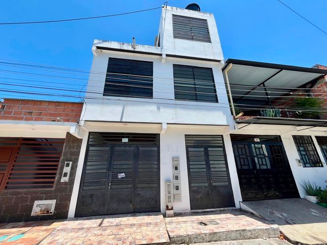 Casa de 4 alcobas en venta en Altos Del Peñon, Girardot, 152 m² · foto 2 de 23