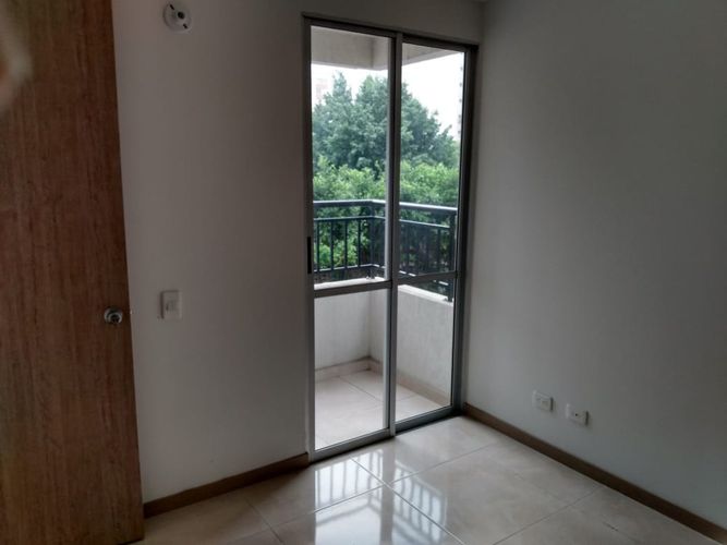 Apartamento en venta en Prados Del Norte, Cali · foto 4 de 16