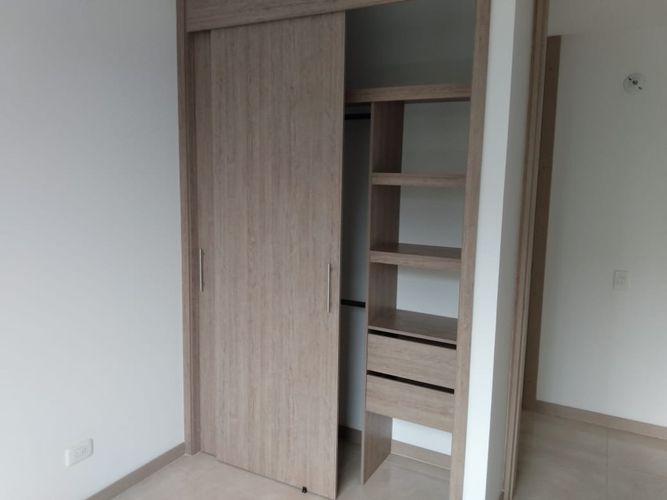 Apartamento en venta en Prados Del Norte, Cali · foto 8 de 16