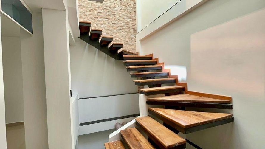 Casa de 7 alcobas en venta en Br. Portachuelo, Girardot, 156 m² · foto 2 de 24
